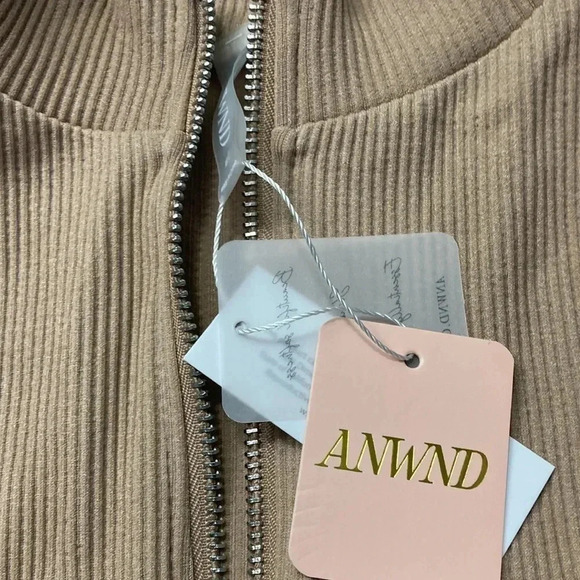 ANWND  Kids tank top M/L - Picture 7 of 17